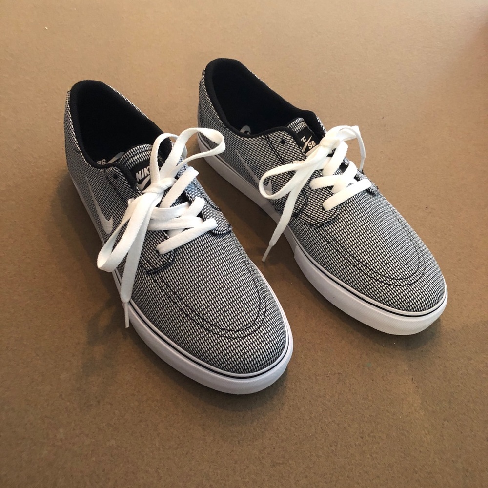 Nike Men’s SB Clutch Premium Skateboard Sneakers